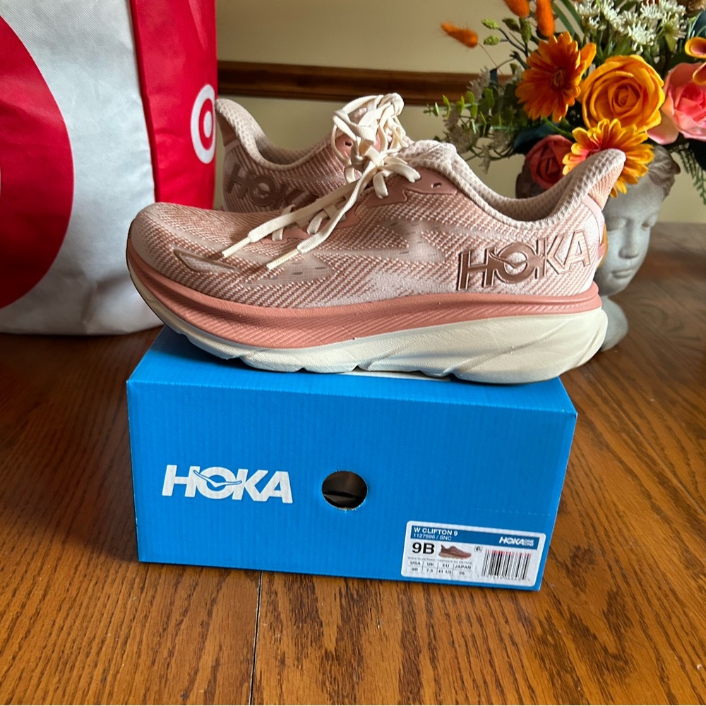 BRAND NEW Hoka Clifton 9s NWOT